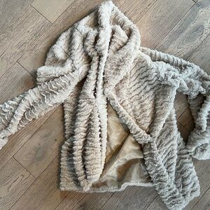 Forever 21 Faux Fur Ivory Jacket Size M